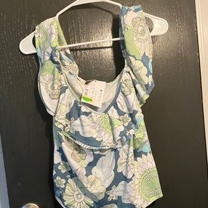 Floral top size small